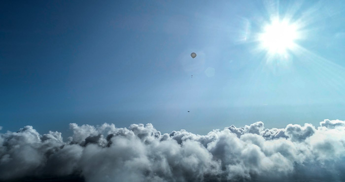 1weather_balloon_clouds_klein.jpg