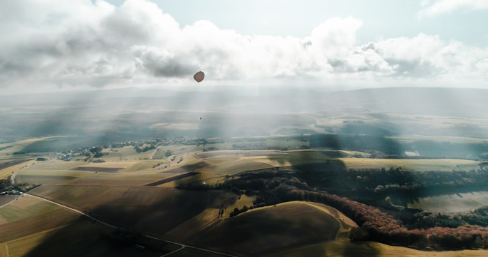 2weather_balloon_clouds_klein.jpg